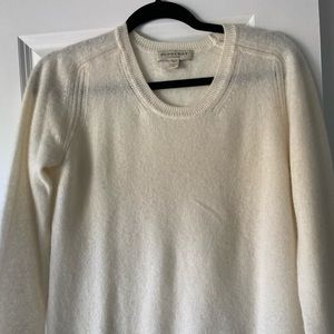 ❌SOLD❌BURBERRY SWEATER SIZE LARGE